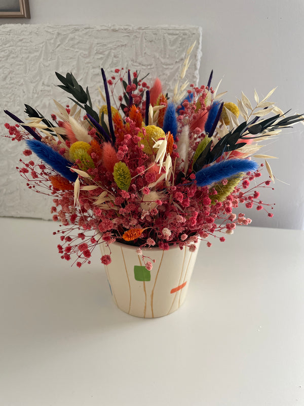 Buntes Trockenblumengesteck