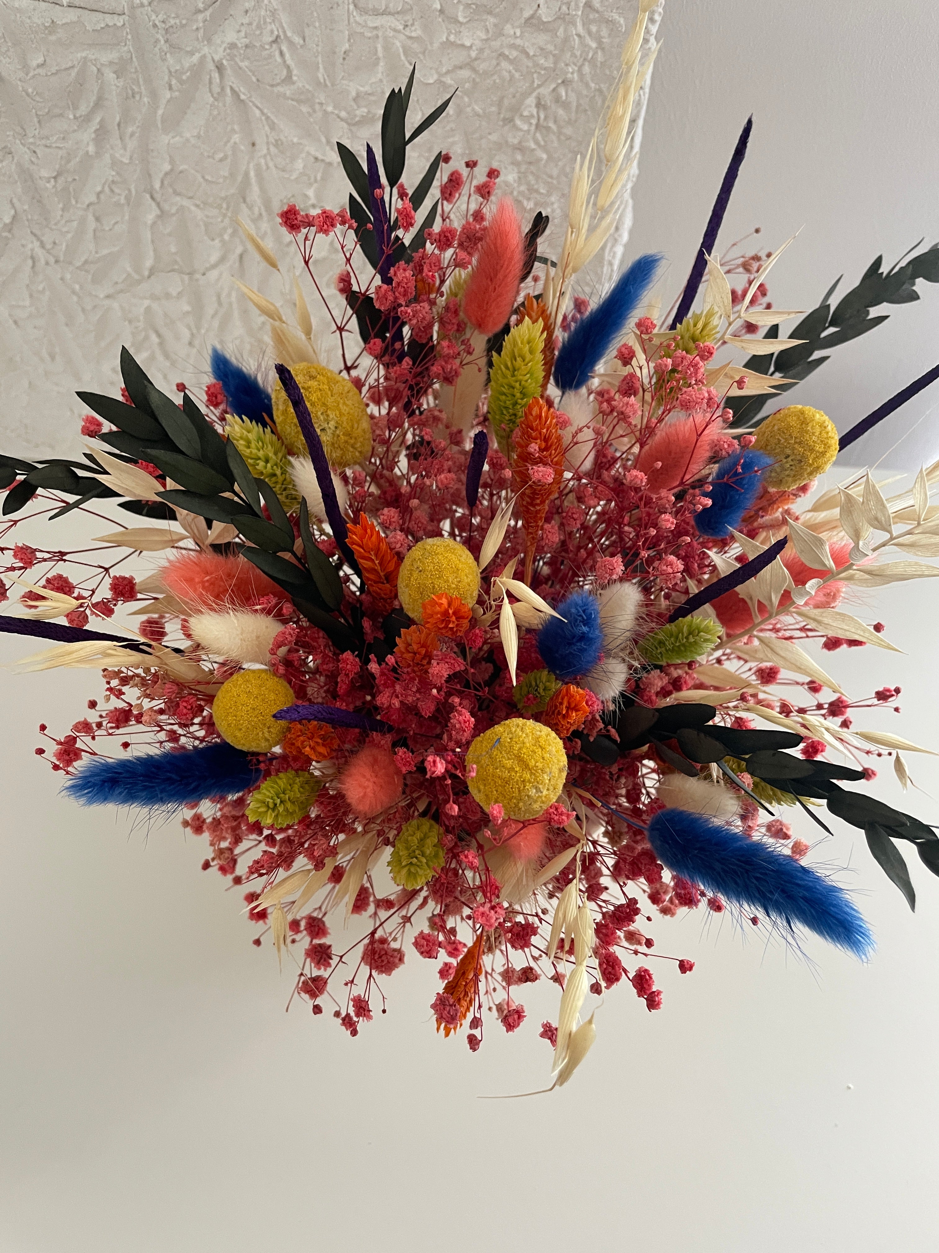 Buntes Trockenblumengesteck