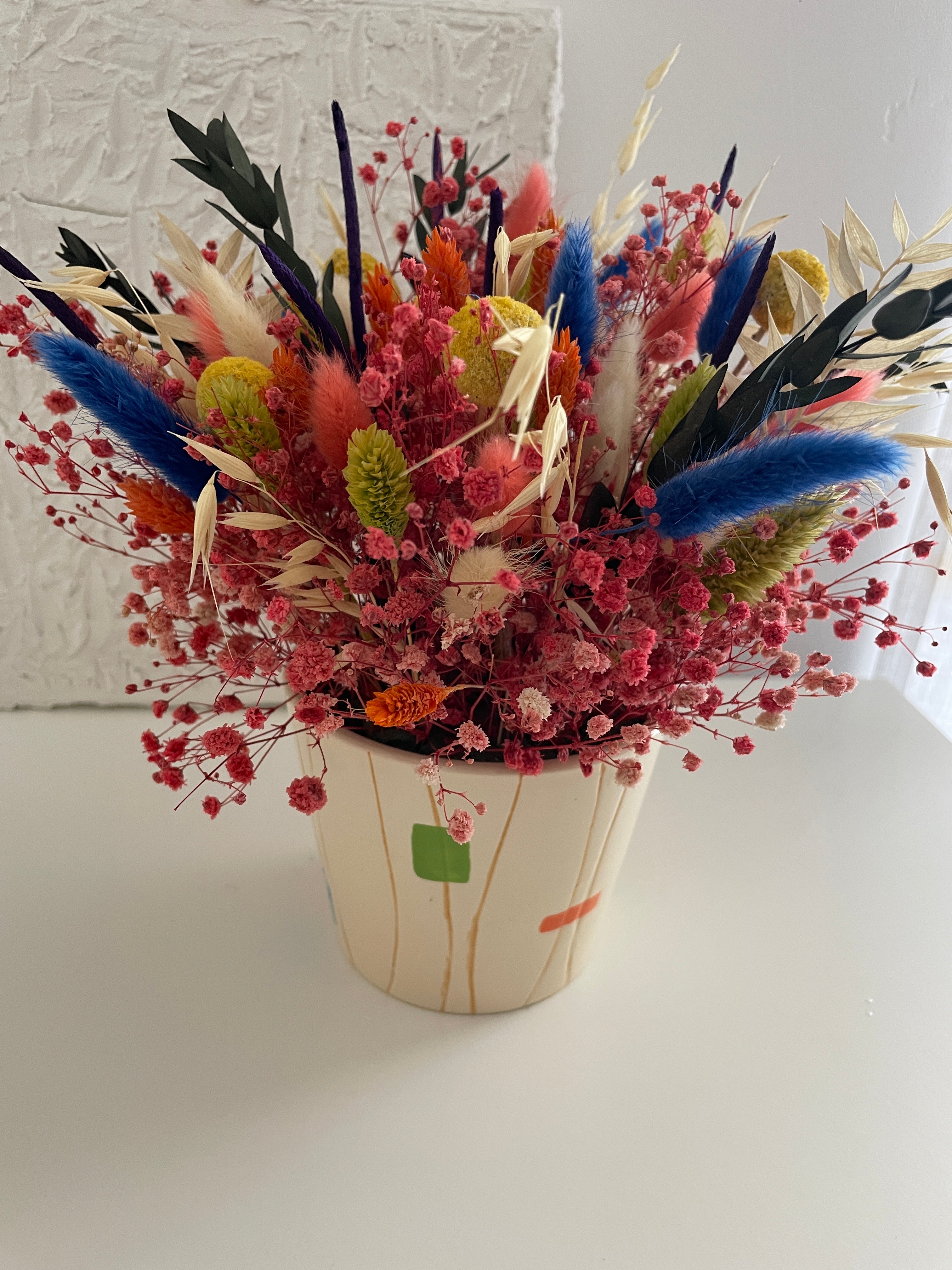 Buntes Trockenblumengesteck