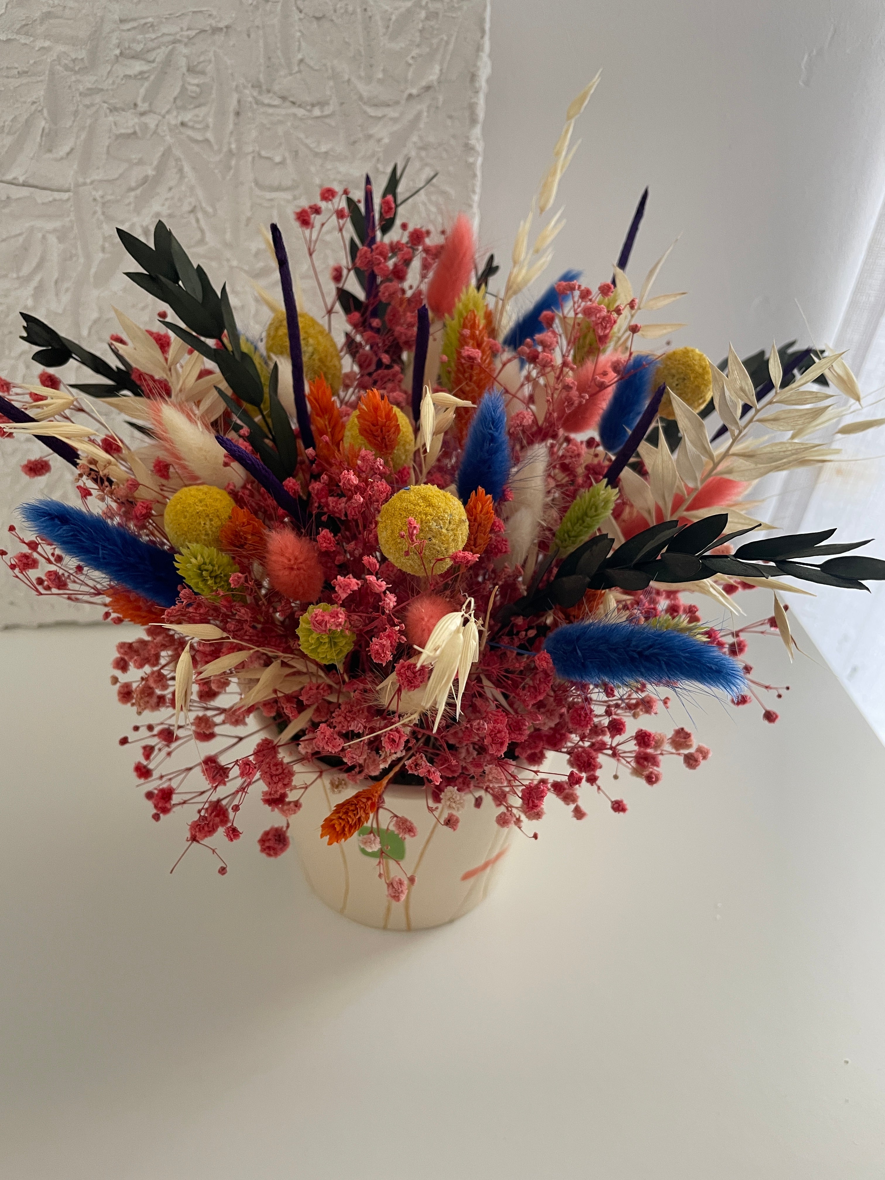 Buntes Trockenblumengesteck