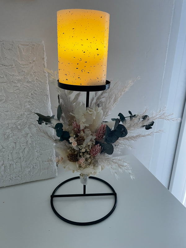 Kerzenhalter mit Trockenblumen