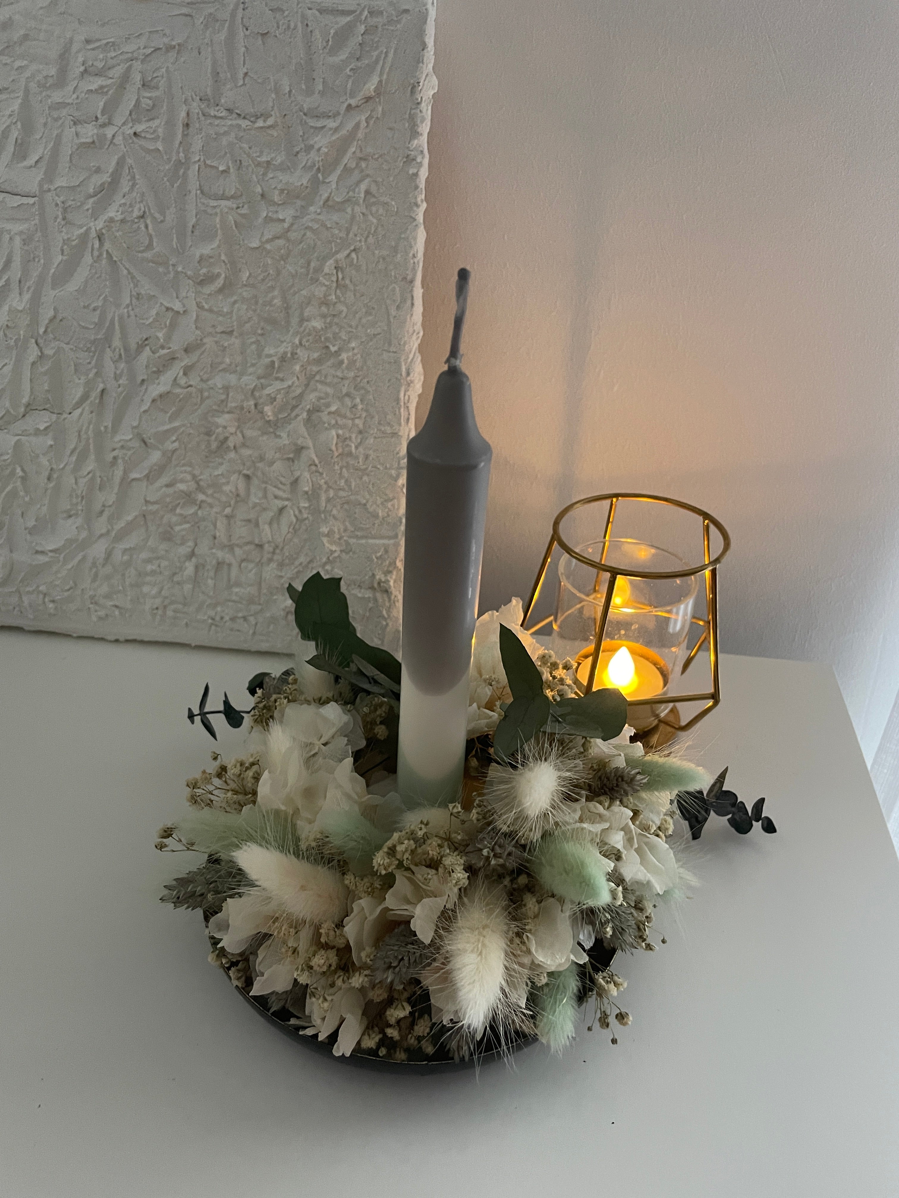 Kerzenhalter mit Trockenblumenkränzchen