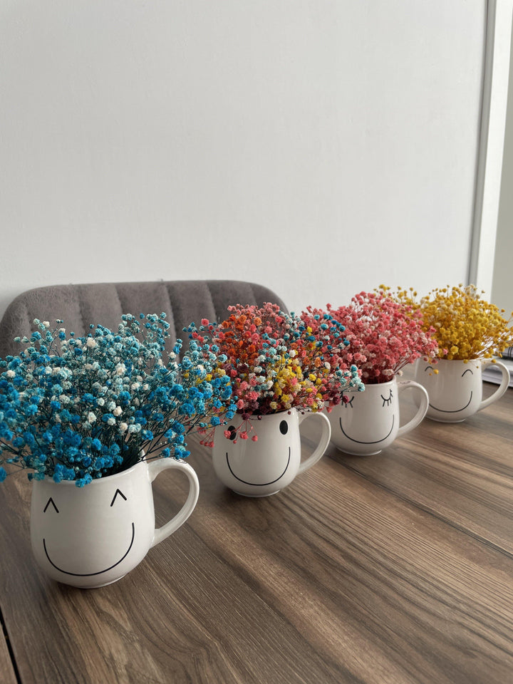 Happy Smile Tasse mit Schleierkraut in verschiedenen Farben - www.Flower-Passion.com