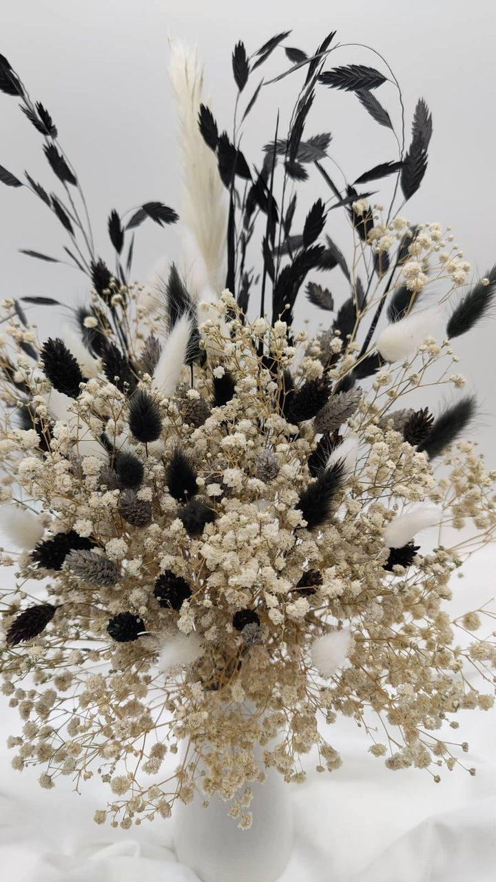 "Black and White" Trockenblumenstrauß - www.Flower-Passion.com