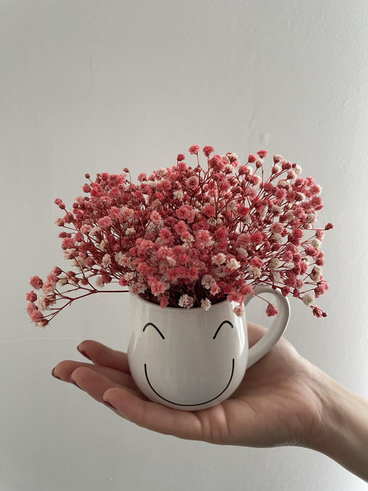 Happy Smile Tasse mit Schleierkraut in verschiedenen Farben - www.Flower-Passion.com