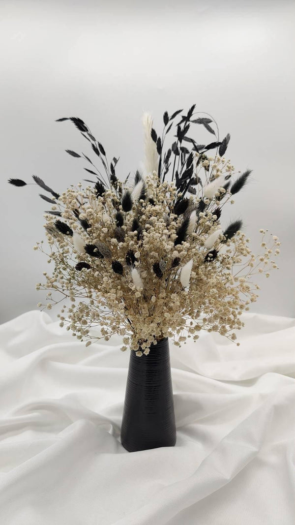 "Black and White" Trockenblumenstrauß - www.Flower-Passion.com