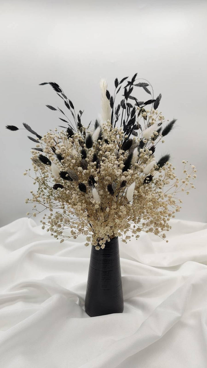 "Black and White" Trockenblumenstrauß - www.Flower-Passion.com