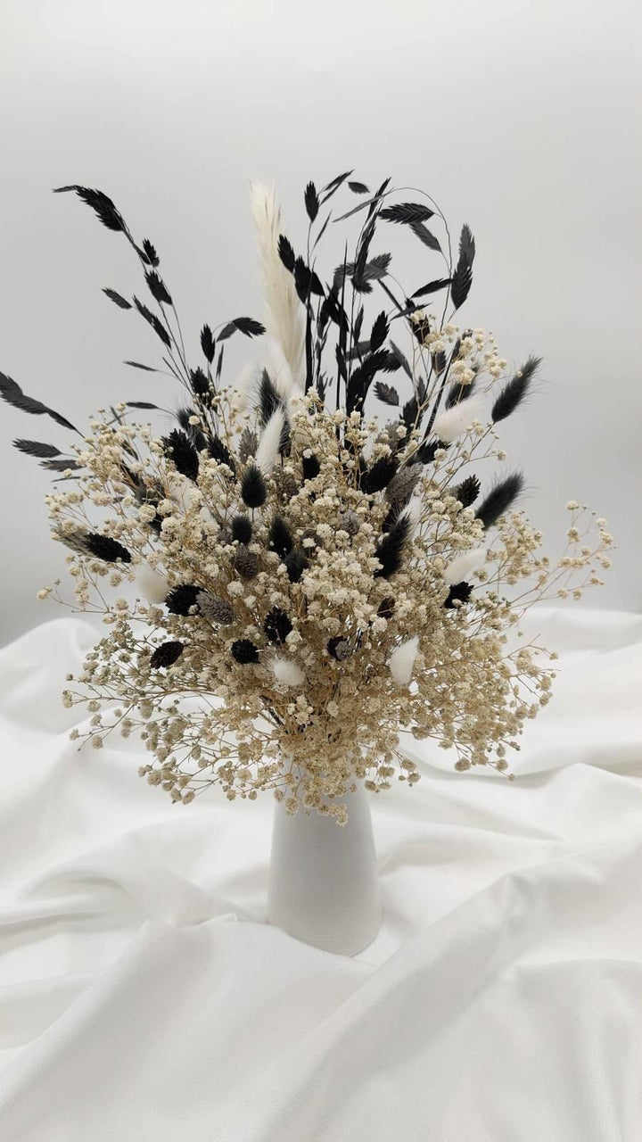 "Black and White" Trockenblumenstrauß - www.Flower-Passion.com